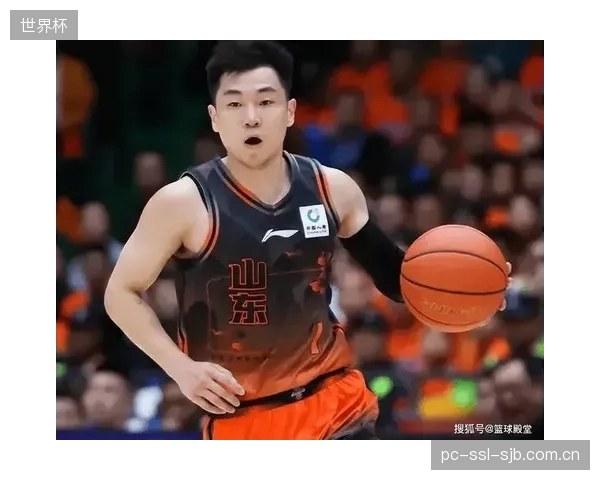 山东队休赛期进行阵容优化，高诗岩留队后将围绕其组织能力重点引进内线搭档。